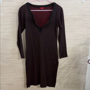 W for Women Long sleeve Henley style Dress V button neck with slits size 6